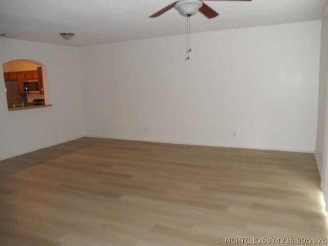 Building Photo - 2205 Oakmont Dr