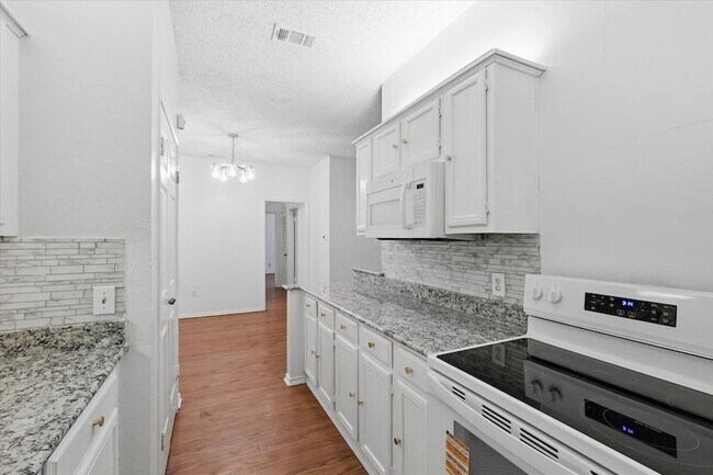 Building Photo - 9600 Royal Ln