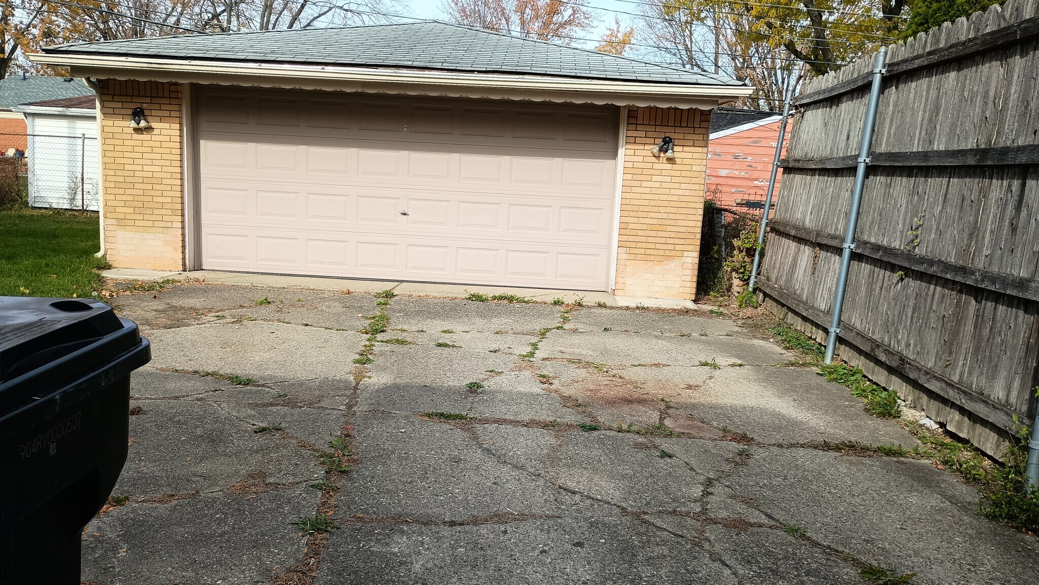 Building Photo - 15249 Roycroft St