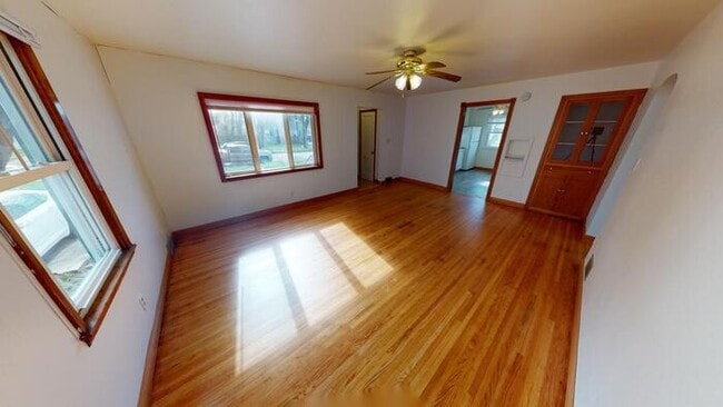 Building Photo - 820 N 13th St