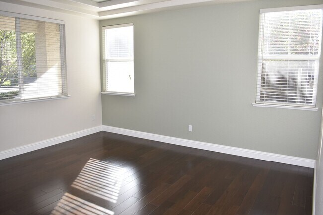 Building Photo - 630 Rogers Cir