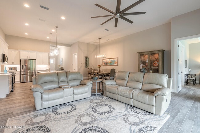 Building Photo - 205 Cyan Ave