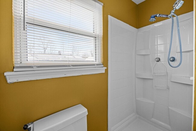 Building Photo - Charming Ranch Home Near Mt. Trashmore & Naval Bases