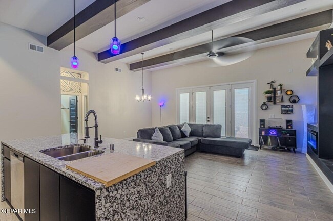 Building Photo - 273 Hunstanton St