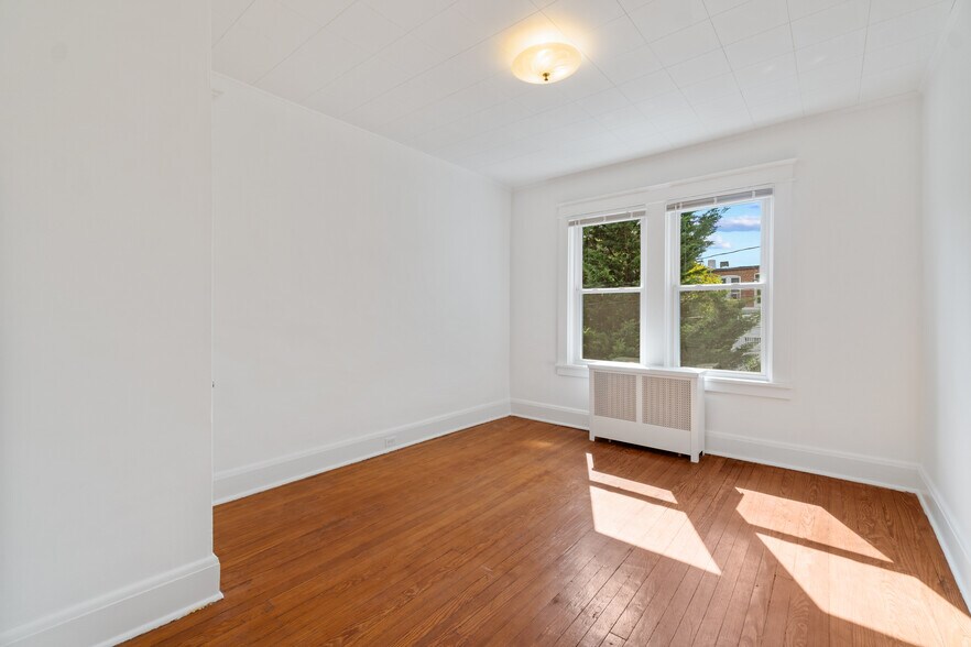 Building Photo - 2926 Wyman Pky