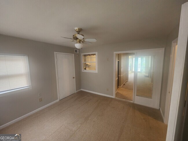 Building Photo - 3761 Windsor Cir