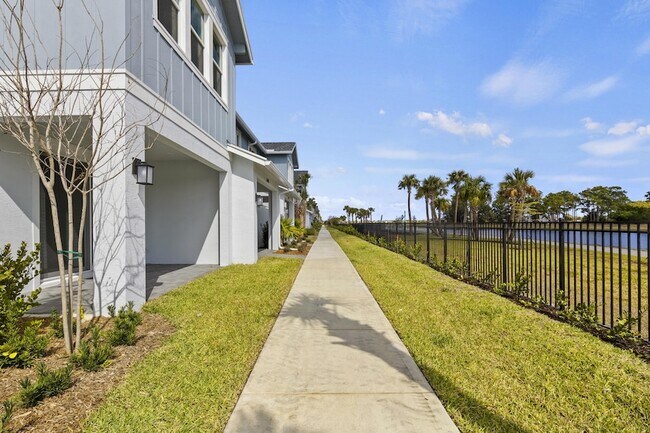 Building Photo - 4404 Longwood Lk Sq