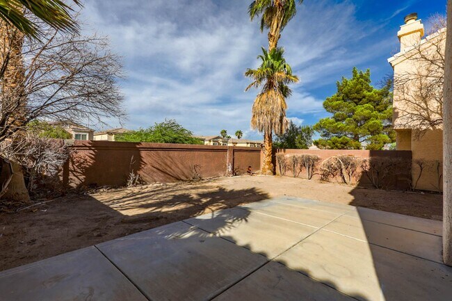 Building Photo - 3 Bed, 2.5 Bath Henderson Beauty