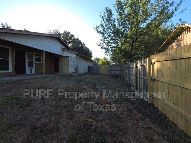 Building Photo - 304 McClendon Dr