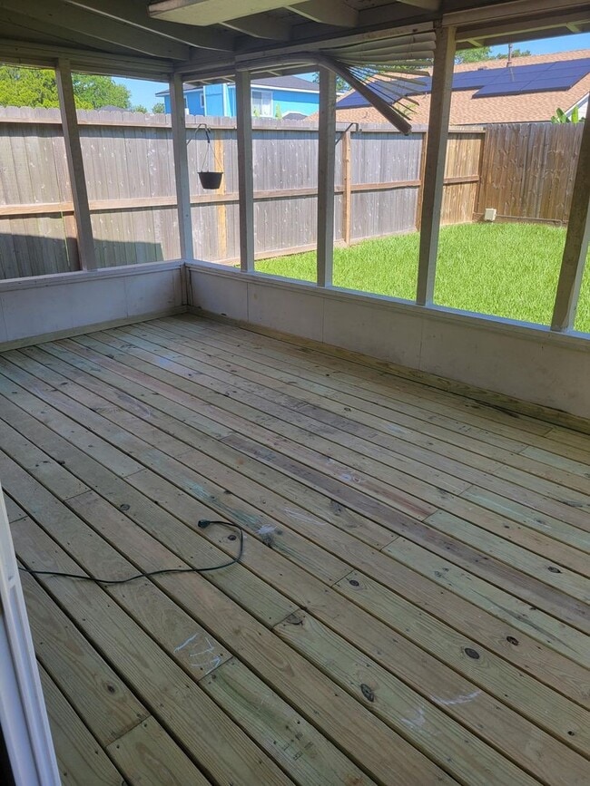 Building Photo - Pet Friendly, One Story 3 Bedroom Available!