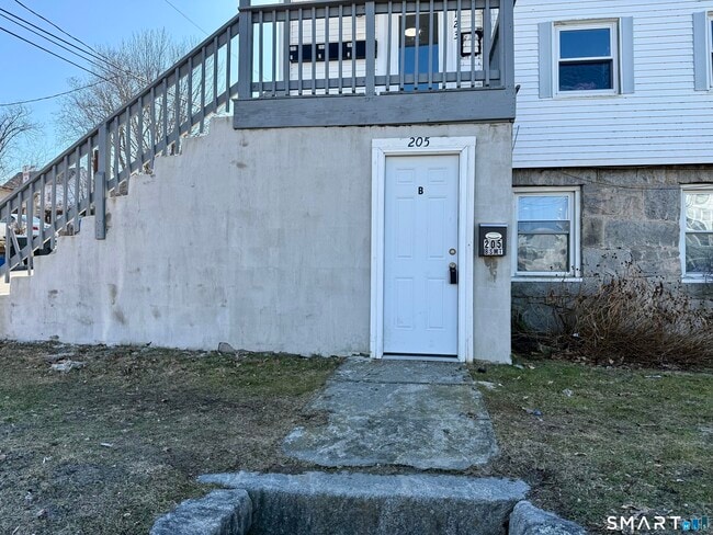 Building Photo - 205 Shaw St