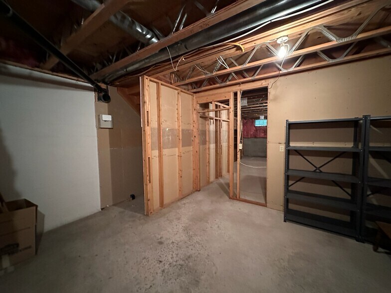 Building Photo - 228 Shuart Ave