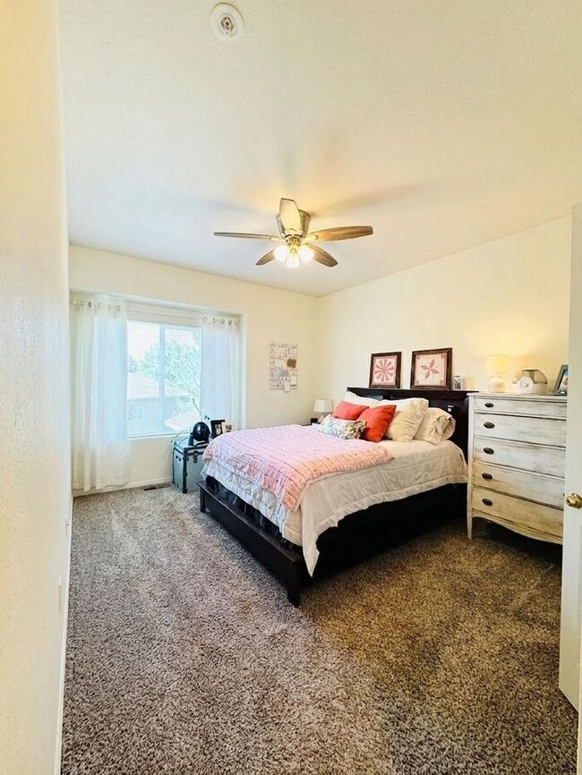 Building Photo - 2 Bedroom, 2 Bathroom Condo In Fort Collins with Pool and Clubhouse Access! Great Location Harmon...