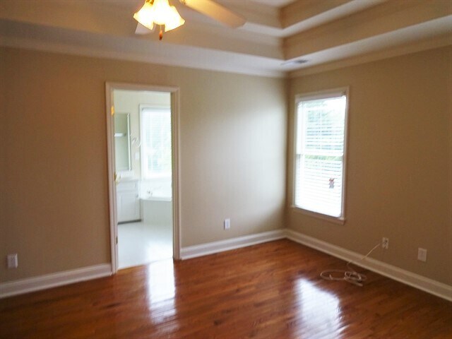 Building Photo - 1500 Holly Manor Dr