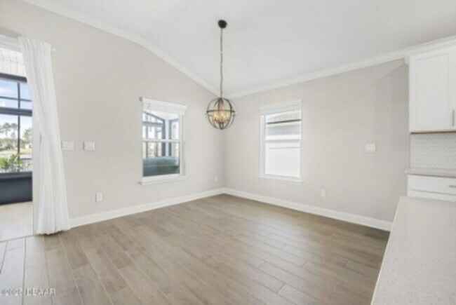 Building Photo - Stunning Waterfront 4 Bed Property in Sunn...