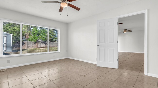 Building Photo - 3BR/2BA South Tampa home with carport and ...