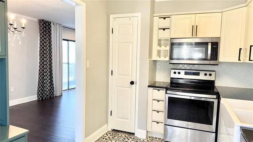 Building Photo - 1104 Pine Heights Dr NE