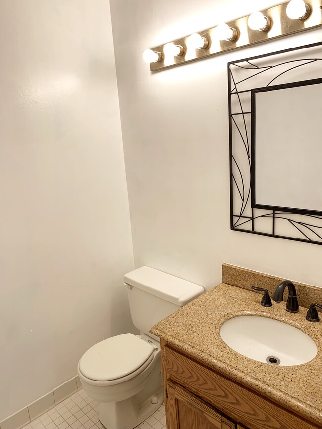 Building Photo - 9745 Lake Shore Dr