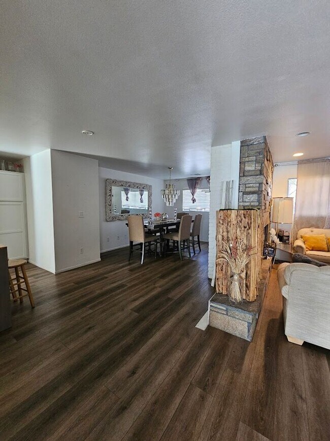 Building Photo - Charming Home in Central Las Vegas