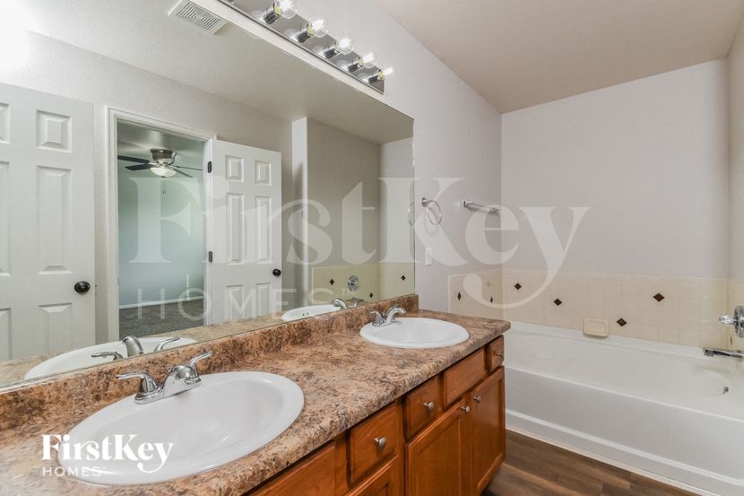 Building Photo - 7606 Sistine Ln