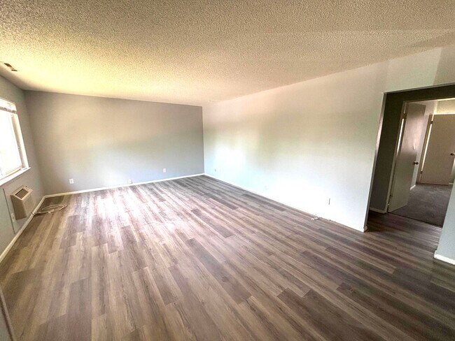 Building Photo - Charming 2-Bedroom Condo for Rent