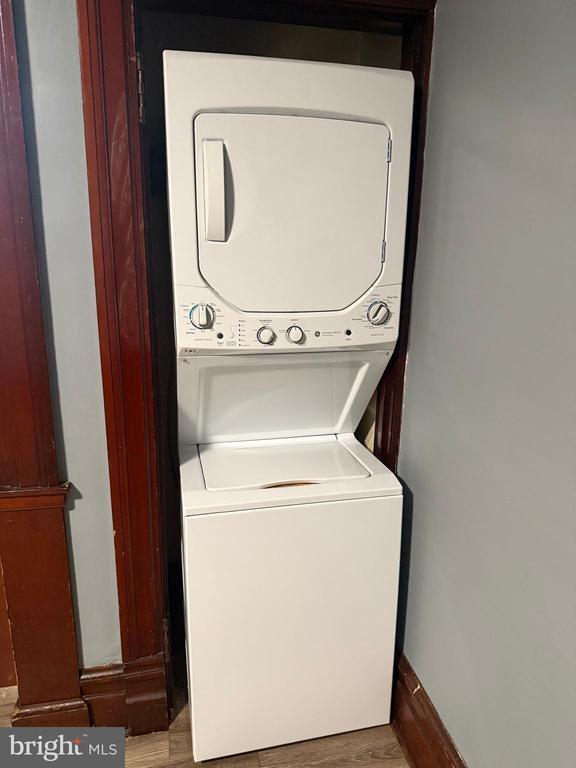 Building Photo - 10 E Main St