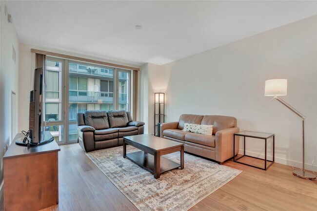 Building Photo - 2 Shore Ln