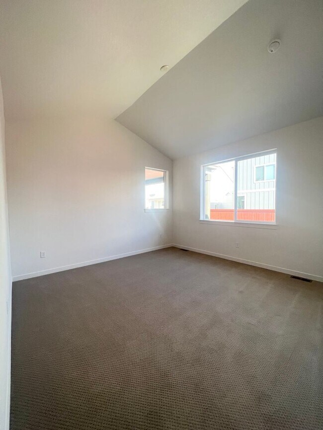 Building Photo - Brand New 5bd/4ba Located in the desirable Raindance neighborhood
