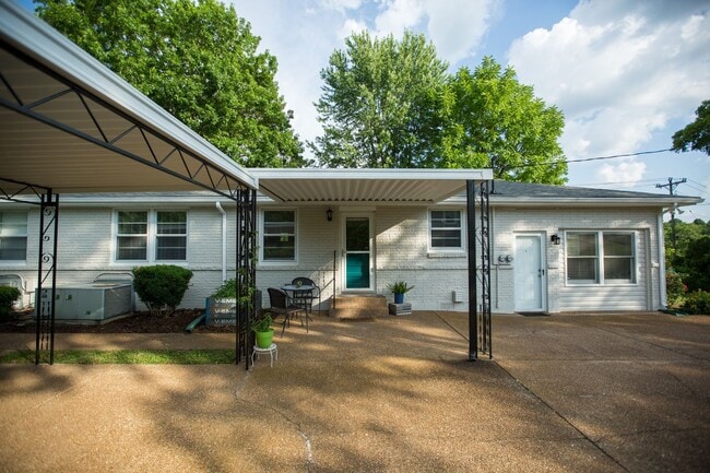 Building Photo - Beautiful East Nashville Renovated 3 Bed 1 Bath Home!