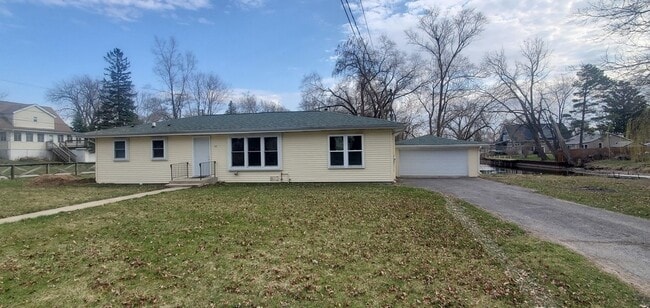 Primary Photo - 112 Scenic Rd