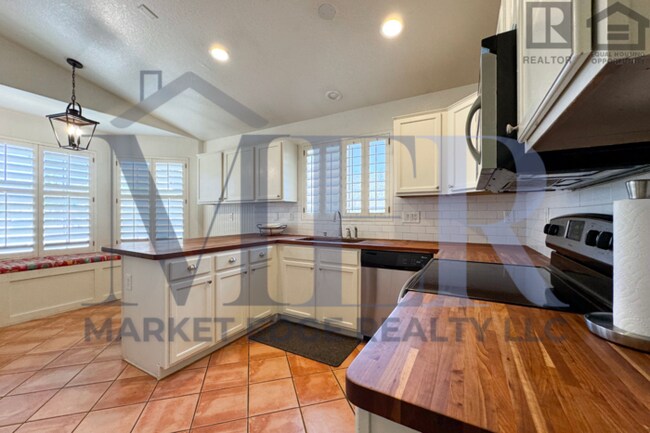 Building Photo - 3Bed/2Bath House at 51st Ave/Loop 101! $399 MOVE-IN SPECIAL! Move-In Ready on 01/08/2026!