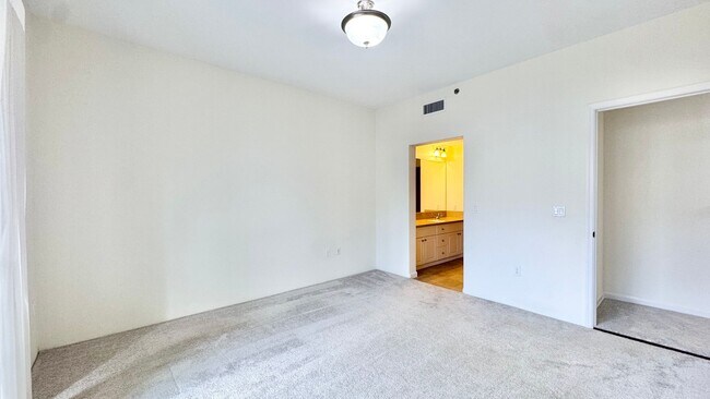 Building Photo - 520 Lunalilo Home Rd