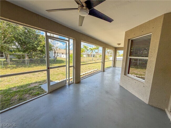 Building Photo - 906 SW 9th Ct