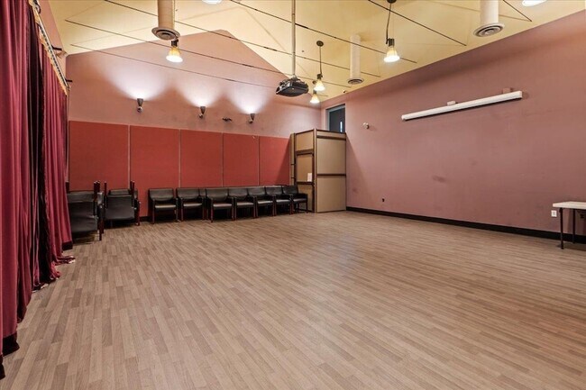 Building Photo - 187 Wayne St