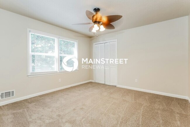 Building Photo - 5 Bedroom Pet-Friendly Home in JONESBORO, GA with Main Street Renewal
