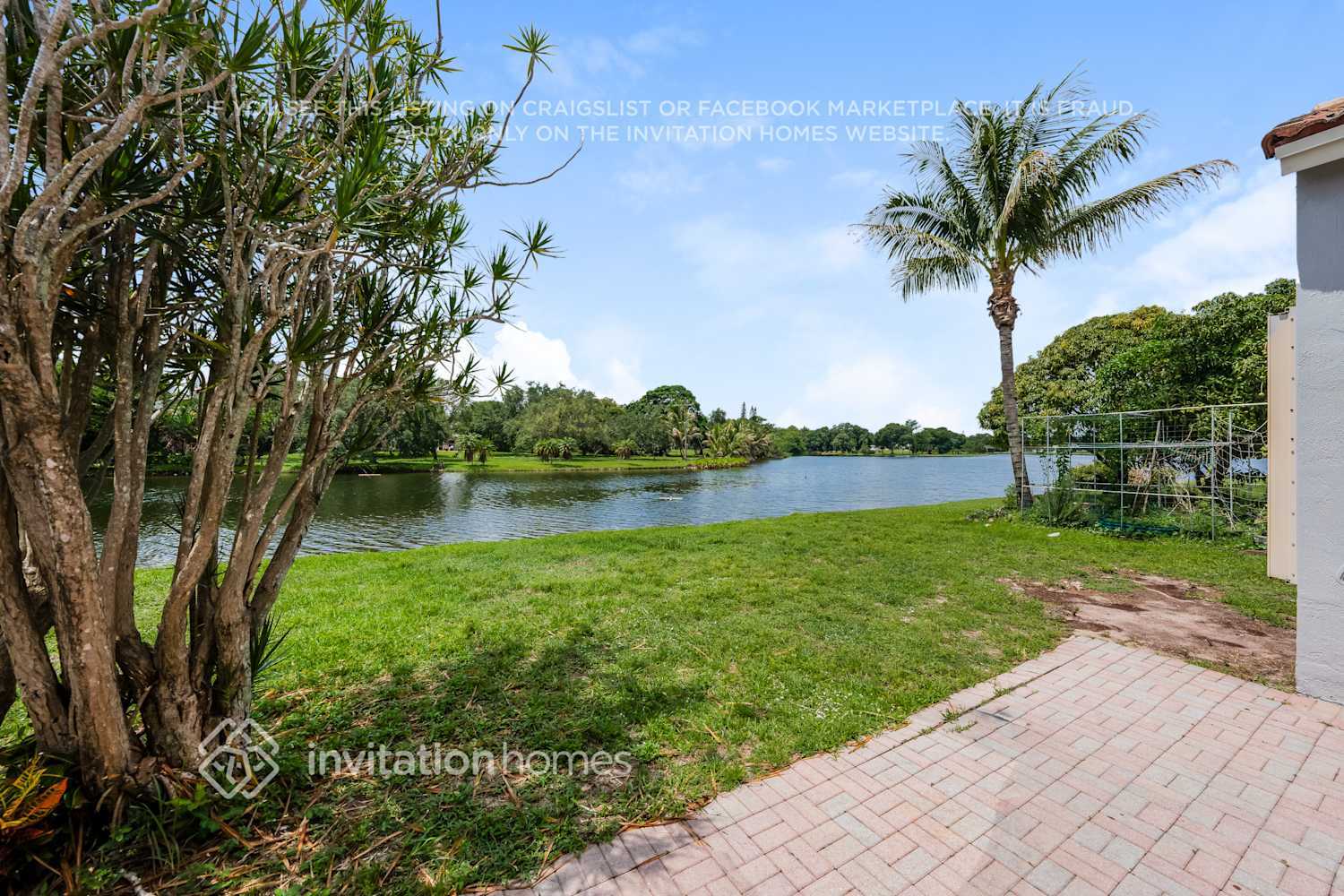 Building Photo - 9496 Lago Dr