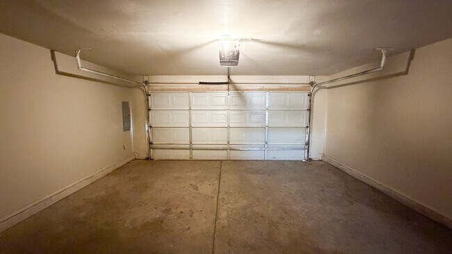 Building Photo - 517 N Brentwood Ave