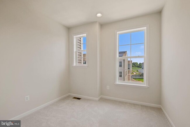 Building Photo - 6211 Davinci St