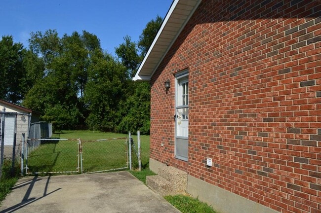 Building Photo - 3113 Rockaway Dr