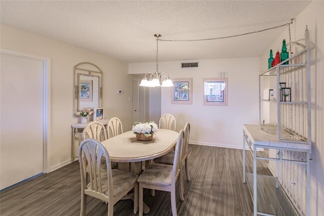 Building Photo - 1055 W Peppertree Dr