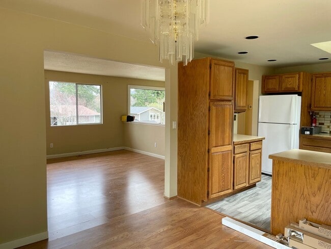 Building Photo - Charming 3 Bed 2.5 Bath Home in Newcastle