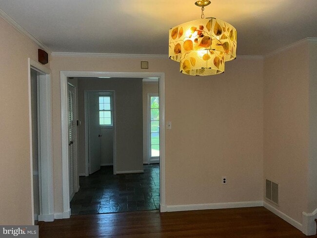 Building Photo - 303 Charlton Ct