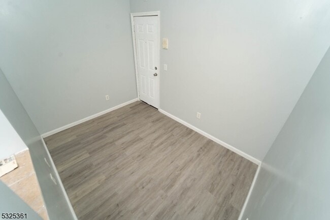 Building Photo - 331 Straight St