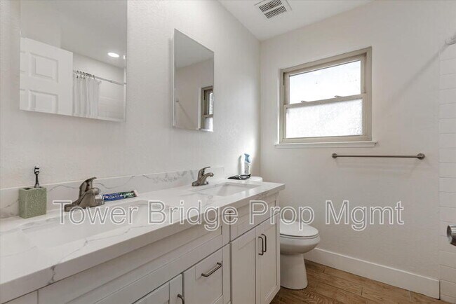 Building Photo - 5817 Esrig Way