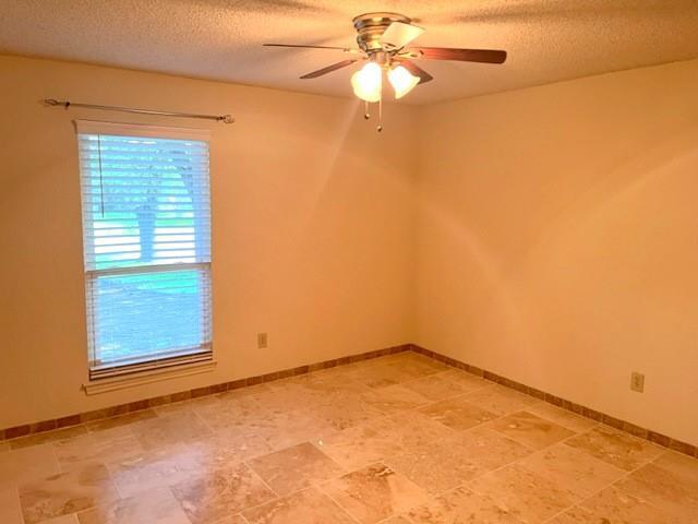 Building Photo - 3904 Woodbury Ct