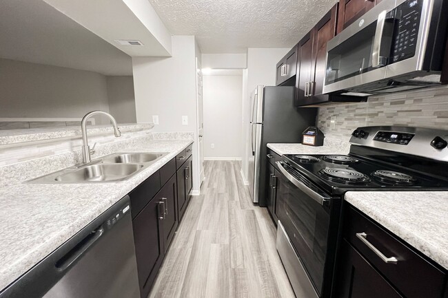 Building Photo - The Vinings Apartments