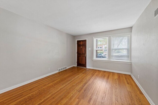 Building Photo - 3412 Lawn Ave