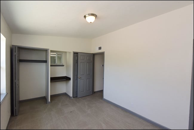 Building Photo - 10169 Dunbarton Dr