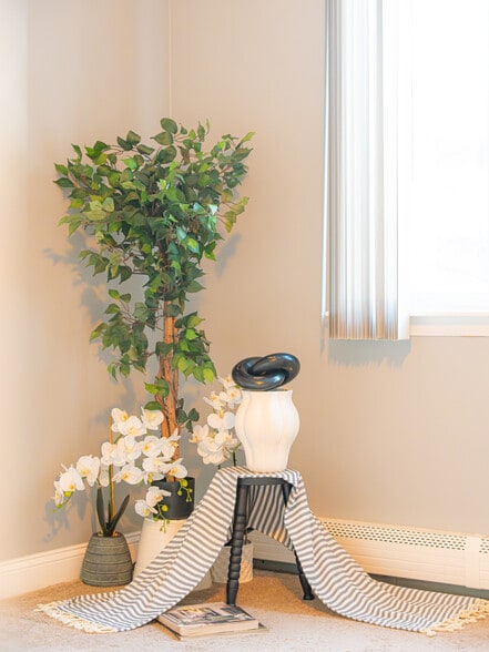 Building Photo - 10 Woodcrest Ct