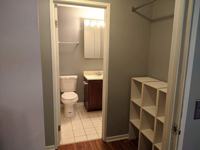 Building Photo - 2260 Abbeywood Dr